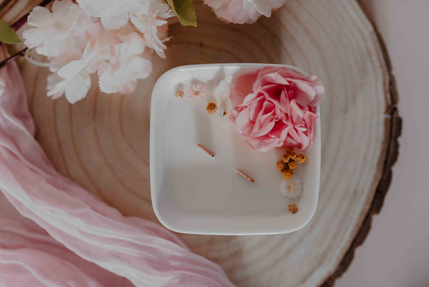 Coffret cadeau personnalisable, bougie fleurie, sel de bain et tablette de cire